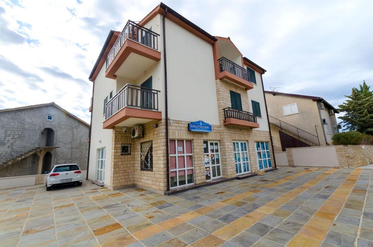 Apartments Karmen I Primošten Exterior foto